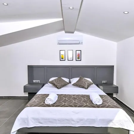 빌라 5 Bedroom 7353 *